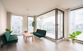 Spacious City Retreat With Balcony