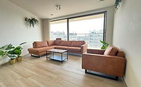 Spacious City Retreat With Balcony