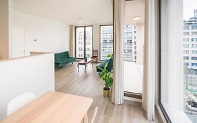 Spacious City Retreat With Balcony